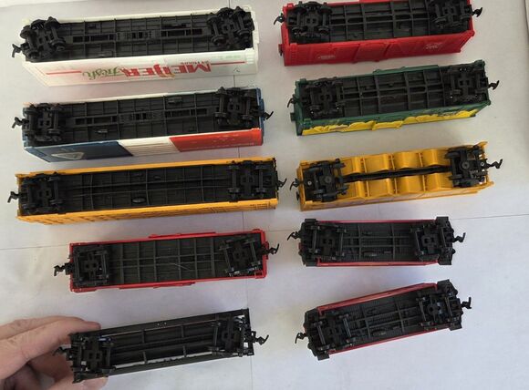 HO Scale VINTAGE Freight Car - LIFELIKE  HO Scale Life-Like Freight Car Lot–Boxcars, Tank Car, Hopper & Cabooses–Vintage